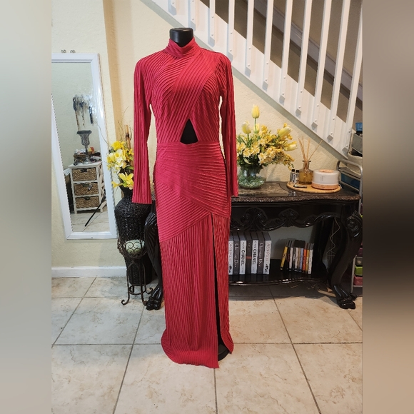 Tadashi Shoji Dresses & Skirts - Tadashi Shoji Dress size L NEW